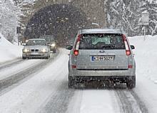  Autos sollten nun auf die jahreszeitlichen Herausforderungen vorbereitet werden. Foto: dpp-AutoReporter